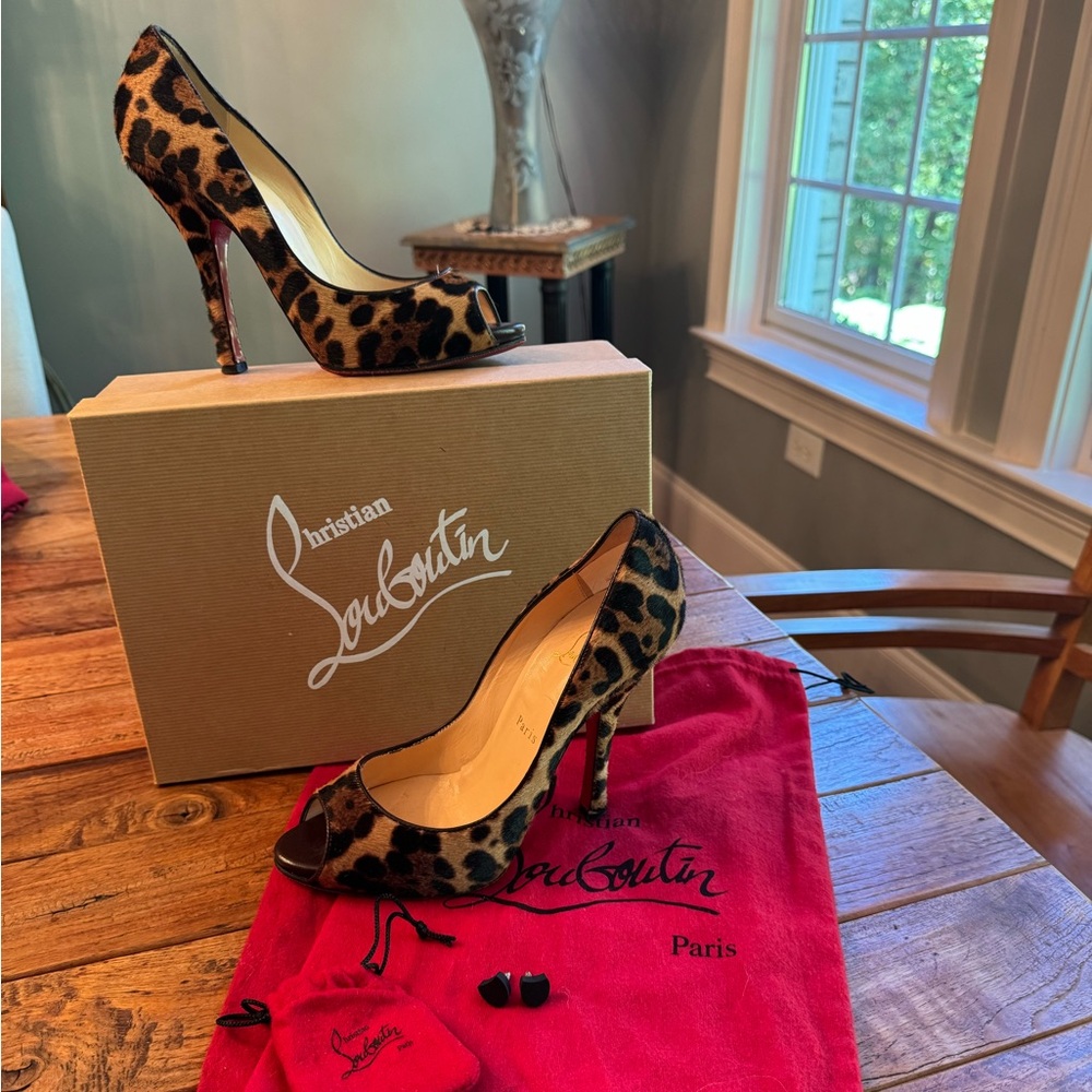 CHRISTIAN LOUBOUTIN
Leopard Print Pony Hair Maryl 120 Peep-Toe Pumps size 38.5